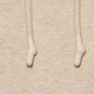 Hoodie,luvtröja beige storlekS - En väldigt fin,mjuk och hållbar tröja. Den passar nu för vinter eftersom den tål luft och kallt väder. Jag har köpt den för 3 dagar sen för 630 kr och nu säljer jag den med rea.