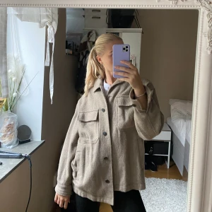 Jacka från zara - Super fin och trendig jacka som jag knappt använt 