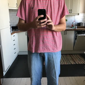 Fred Perry t-shirt bredrandig Punkstil - Bra fit, riktigt skön bomull. 