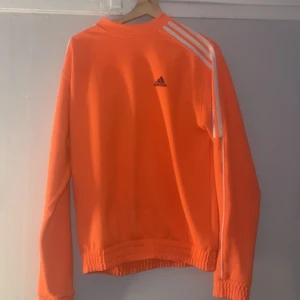 Adidas tröja  - Som ny, nypris 899 
