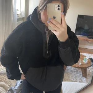 Fleecetröja  - Tröjan är noppig 