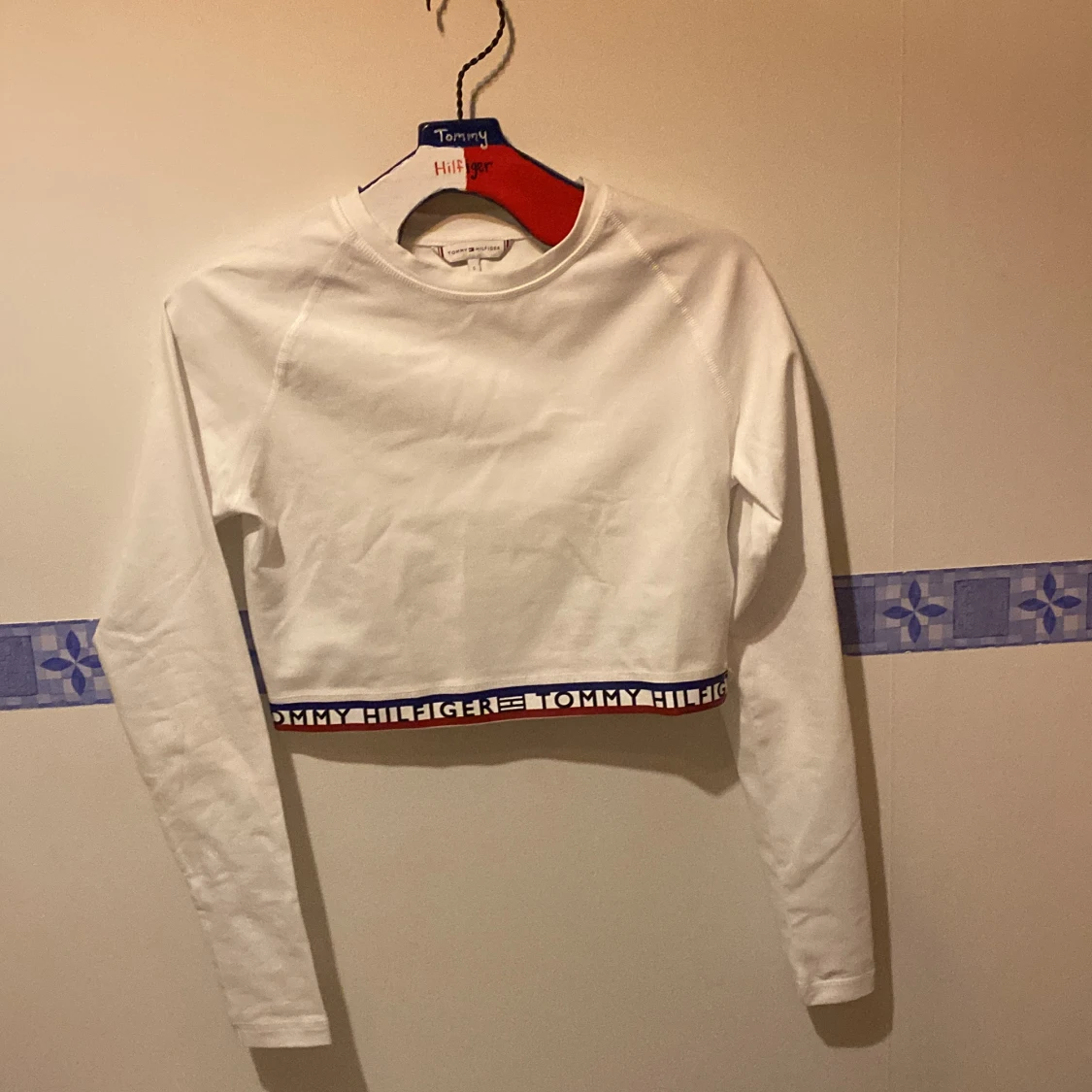 Oanvänd Crop top från Tommy Hilfiger!