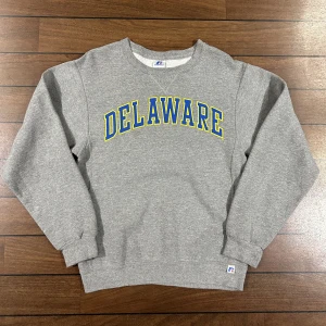 Russel Delaware Sweatshirt  - Snygg vintage sweatshirt från Russel Athletic i storlek S! Bara att skriva om du undrar över något🙏