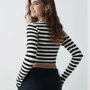 Tröja från Gina  - Jättefin randig tröja från Gina, använd en gång. Pris kan diskuteras💞