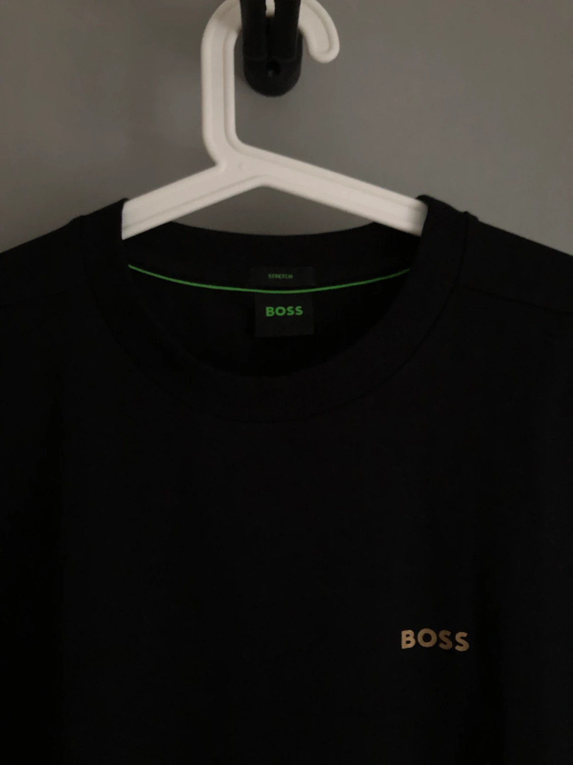 Oanvänd HUGO BOSS t-shirt - 90