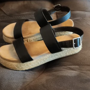 Sandaler - Svarta fina sandaler Steve Madden