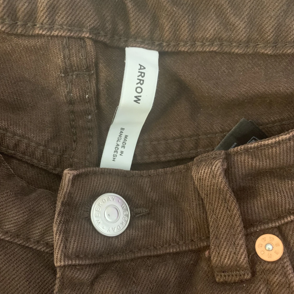 Bruna lågmidjade byxor - 91