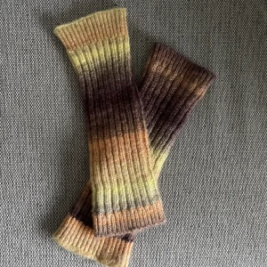 Hand och benvärmare  - Supermjuka och gulliga stickade benvärmare/handvärmare i varma färger! 