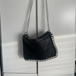 Tiamo väska  - En mindre tiamo väska. 