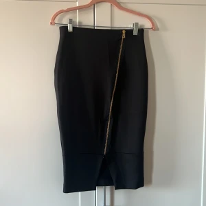 Kjol från ginatricot - Kjol från ginatricot i storlek small. Aldrig använd 🌷🎀 