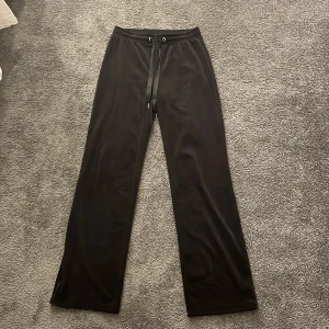 Ginatricot velour set - Velour set från Ginatricot i storlek S i båda delarna. Har ej användas så många gånger så det är i bra skick.