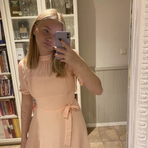 Klänning  - Rosa klänning från Trendyol i stl 36