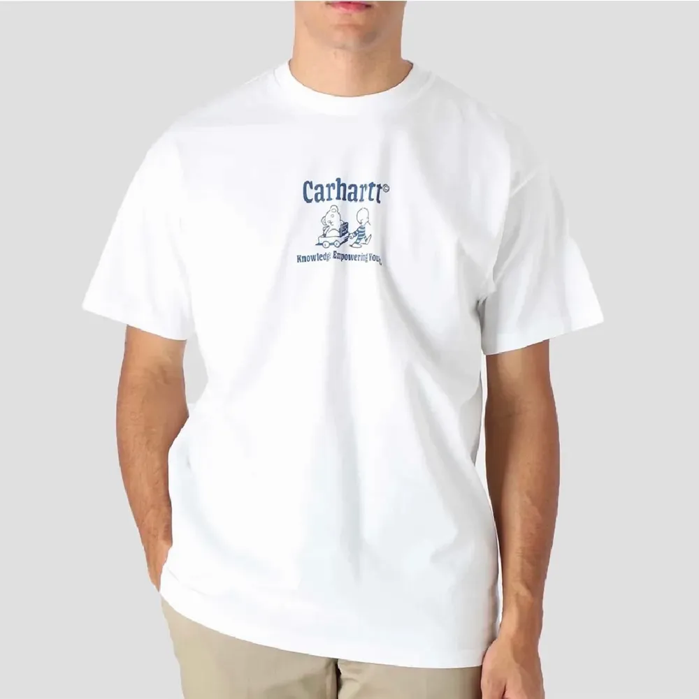 Säljer dessa snygga T-shirts från Carhartt! Dem kostar 499kr i butik och jag säljer dem för endast 249kr styck‼️ Halva priset rabbaterat, jag har storlek Medium och Large. Kan mötas eller frakta för 51kr. Skriv vid intresse😁. T-shirts.