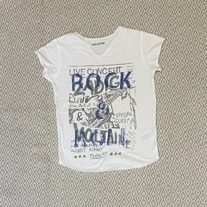 Zadig Voltaire T-shirt ⚠️FINNS KVAR⚠️ - ⚠️FINNS KVAR⚠️ !SÄLJER FÖR 330! Säljer denna T-shirt ifrån Zadig et Voltaire! Knappt använd! Ifrån barn avdelning men passar XS-S!  KOLLA NYA INLÄGGET DÄR  PÅGÅR DET EN BUDGIVNING!!