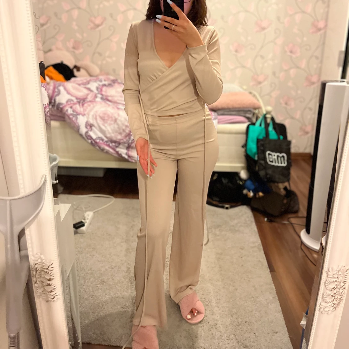 Beige set, helt nytt skick. Använd Max 1-2 gånger.  - 90