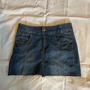 Minikjol  - Blå minikjol! Står ingen storlek men skulle säga storlek 36 40kr + frakt 