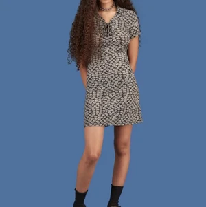 unif corin dress - Jättefin unif-klänning, säljer för att den är lite för lång på mig så skulle nog passar någon över 160 bättre, pris kan diskuteras!💗