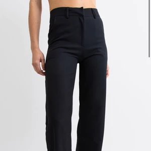 Madlady kostymbyxor  - Svarta kostymbyxor från madlady, fint skick. Storlek 36 L32