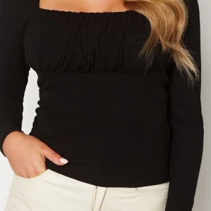 Långärmad topp från shein - Säljer denhär pågrund av att den är för liten för mig