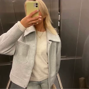 na-kd jacka  - jätte fin höst/vårjacka som jag säljer pga den kommer inte till användning. bra skick endast använt nån gång. kan mötas i uppsala centrum annars står köparen för frakten!