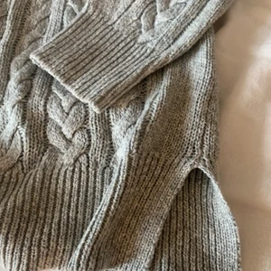 Tröja - En tröja från Lindex som jag använt som ridtröja ( går såklart att använda den som en vanlig tröja med ) . I bra skick och är i storlek XS. Hör av er vid frågor och/eller för fler bilder ☺️