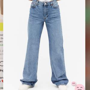 Monki Yoko jeans, köparen står för frakten. Har sytt upp de❤️