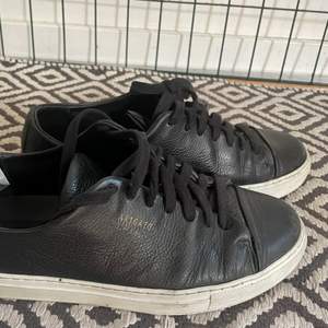 Säljer dessa Arigato skor då dom inte kommer till användning längre. 🤍