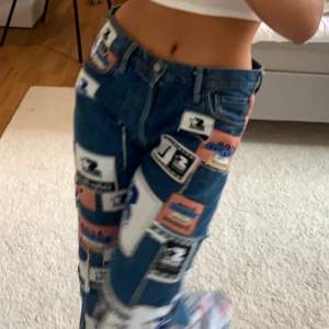 Säljer mina ikoniska jeans från Acne studios. Nypris 4000kr. Strl 28 32 (passar mig som vanligtvis har S och är 167 cm). Finns inte längre att köpa 😇