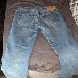 Fina Levis jeans i storlek 52/52. Modell 501