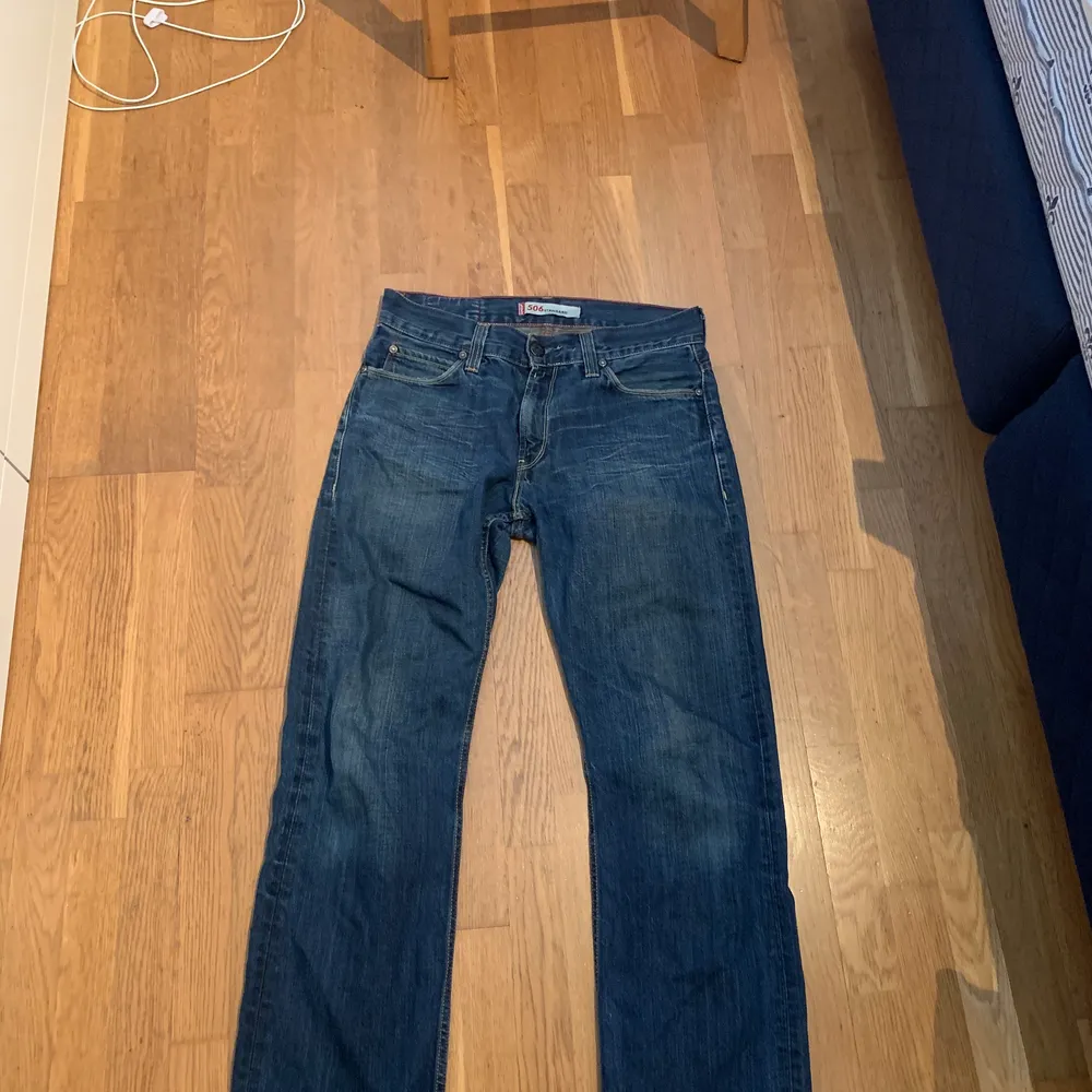 Strl: W32 L30 Säljes då de var för små för mig. Pris 250kr + frakt. Jeans & Byxor.