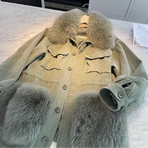 Custommade jacka - Kollar intresset på min custommade jacka. Den är mycket använd och därav ljus i färgen. En knapp saknas och pälsen har jag tagit av vid kragen men den finns kvar att sätta på igen. Säljer inte under 2000!