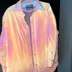 Stand Studio overshirt/jacka - Stand studio puffer overshirt från deras sample sale finns endast få exemplar såldes aldrig i butik! Aldrig använd storlek 36 men väldigt oversized 👍🏻