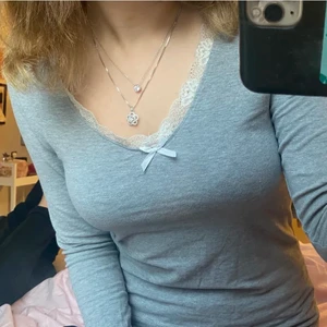 Odd molly liknande tröja - Ett jättefint och gullig odd molly liknande tröja från hunke möller💞 Tröjan är i storlek S och jag säljer pga jag inte använder lika mycket💗💗