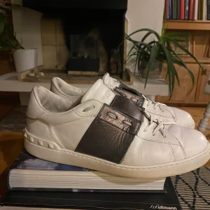 Valentino  -  2200kr storlek 42, inget OG