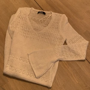 Virkad klänning - Virkad klänning ifrån Bikbok i stl.M i nyskick!