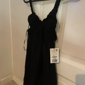 klänning - super söt klänning från bershka aldrig använd prislapp finns kvar!