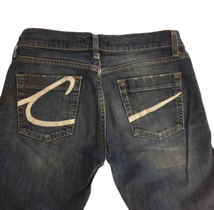y2k jeans  - schyssta jeans! Bootscut ofc.. fler bild? Dm!