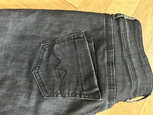 Lågmidjade jeans  - Säljer dess lågmidjade jeans från Pepe Jeans då de inte kommit till användning. Färgen av jeansen visas bäst på första bilden.