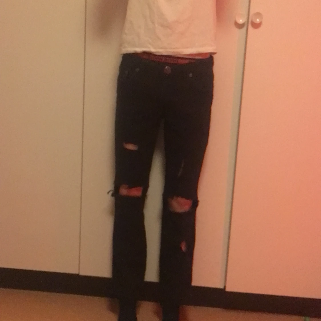 Svarta håliga jeans