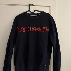 Sweatshirt  - Sweatshirt från bondelid, mycket bra skick 