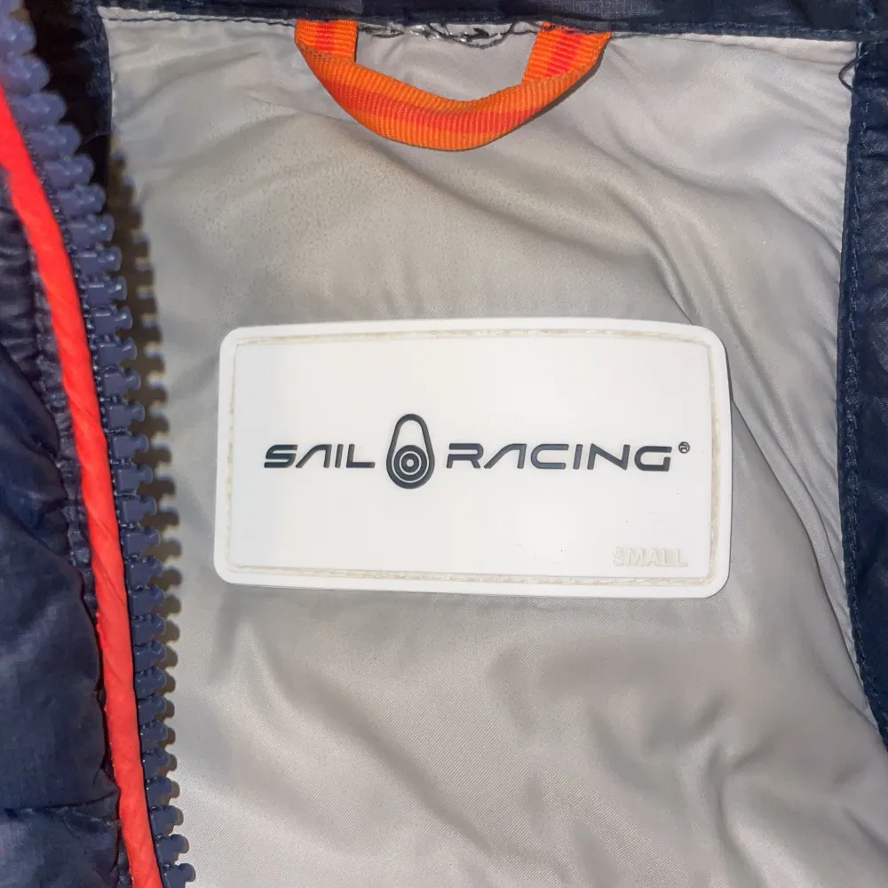 Säljer min Sail Racing jacka då den inte kommer till någon användning lämgre. . Jackor.