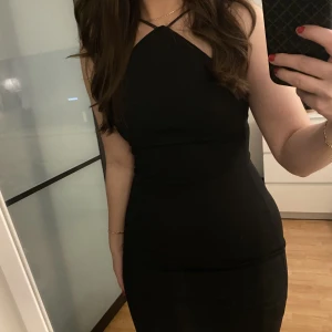 Klänning  - Perfekt basic festklänning 