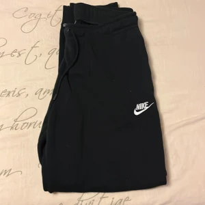Nike pyjamasbyxor  - Svarta Nike pyjamasbyxor storlek M. Inga defekter alls