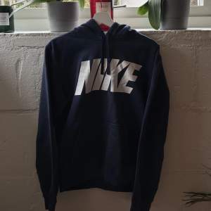 Nike Hoodie storlek S. Felfritt plagg. Mörkblå 