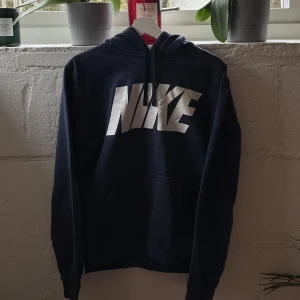 Nike hoodie - S - Nike Hoodie storlek S. Felfritt plagg. Mörkblå 