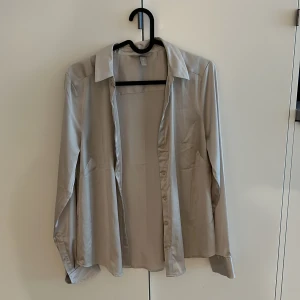 Skjorta - Skjorta från H&M oanvänd!!