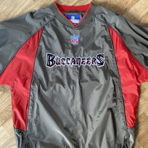 Retro Tampa Bay Buccaneers jacka - NFL tröja/jacka Tampa Bay Buccaneers. En favorit, riktigt tung 🥶
