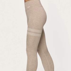 Säljer dessa super sköna stronger tights som inte kommer till användning längre! Dom är supersköna och är i nyskick😄köpte för 699 kr!