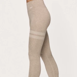 Stronger tights  - Säljer dessa super sköna stronger tights som inte kommer till användning längre! Dom är supersköna och är i nyskick😄köpte för 699 kr!