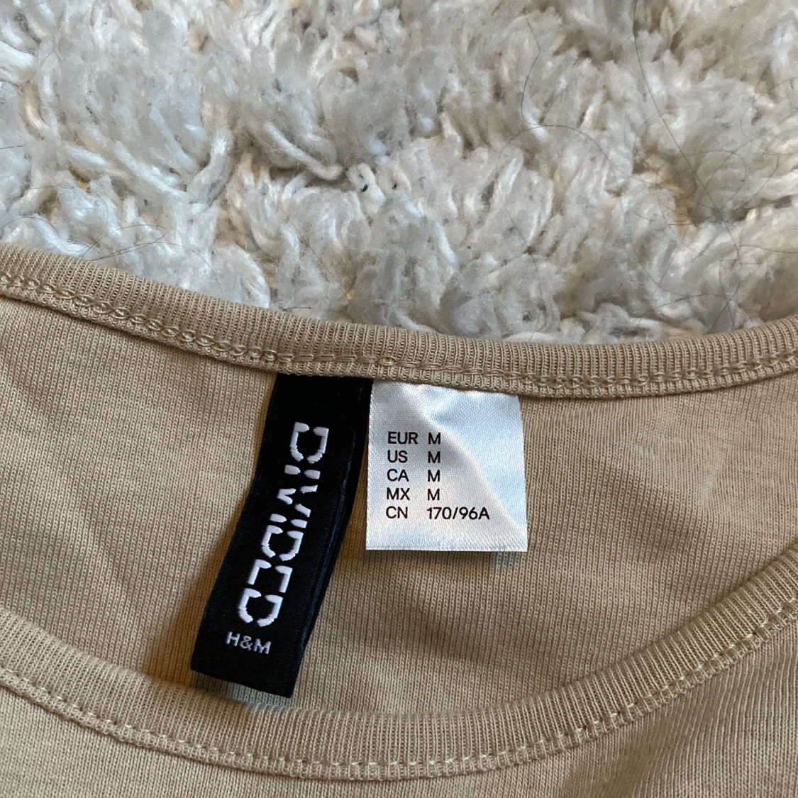 T-shirt med knyt - 91